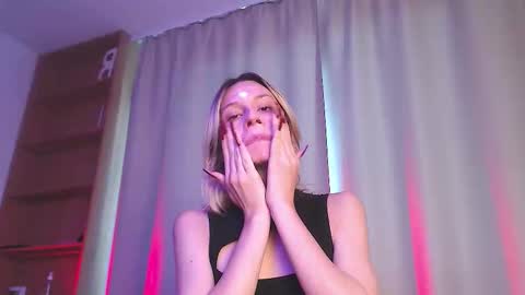 Snapshot of sophiediamond_x chatting on October 2025 01:44:01 PM sophiediamond_x online show from October 2025 01:44:01 PM