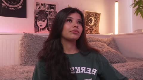 Sophiee  online show from May 2026 07:00:02 PM