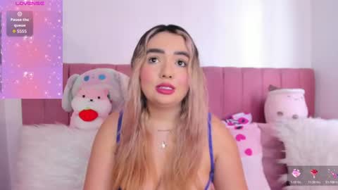 Snapshot of sophiee_rosee chatting on June 2026 05:07:01 PM sophiee rosee online show from June 2026 05:07:01 PM