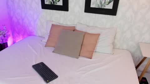 Sophiee  online show from April 2026 01:25:02 PM