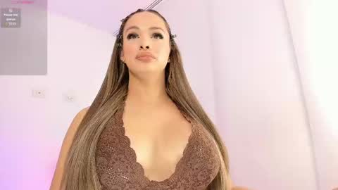 Snapshot of sophiehoney_ts chatting on September 2025 02:30:01 PM SAMANTHA online show from September 2025 02:30:01 PM