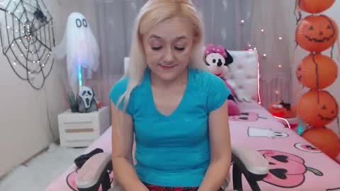 sophiekittyy online show from October 2025 06:45:01 AM