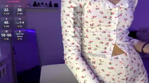 citygirl my face is 10 my body tea everything on me natural im petiteee online show from April 2026 07:00:02 PM