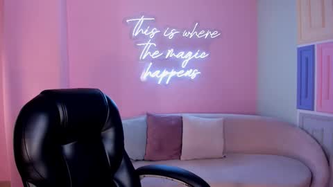 Sophie online show from February 2026 04:44:02 AM