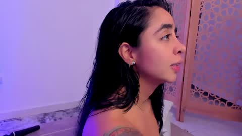 Snapshot of sophierooy chatting on December 2024 01:04:01 AM sophierooy online show from December 2024 01:04:01 AM