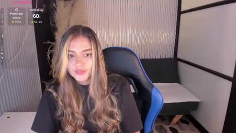 Snapshot of sophiewatson_ chatting on June 2026 01:59:01 PM sophiewatson_ online show from June 2026 01:59:01 PM