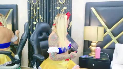 SophieWinslow online show from April 2026 12:30:02 PM