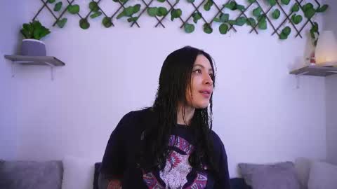 Sophiie online show from November 2025 01:43:01 PM