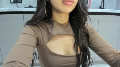 Mia online show from October 2025 12:29:05 AM