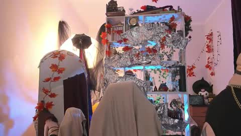 Leah online show from November 2025 06:21:01 PM