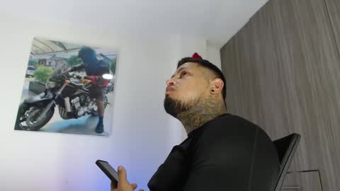 soy_apolo online show from November 2025 12:37:02 PM