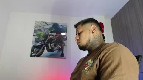 soy_apolo online show from November 2025 02:10:02 AM