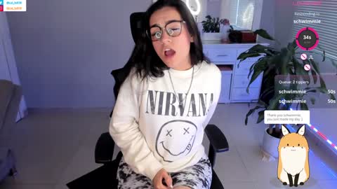 Luisa    online show from January 2025 10:46:02 PM