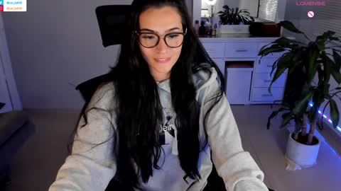 Luisa    online show from January 2025 12:43:02 AM