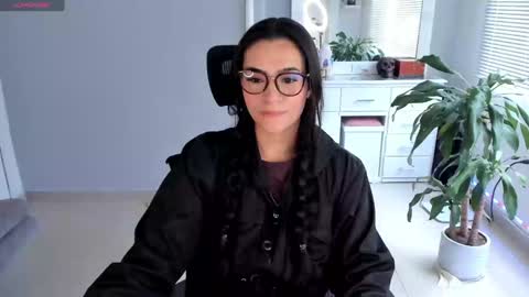 Luisa    online show from January 2025 09:41:01 PM