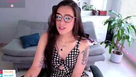 Luisa    online show from February 2025 09:06:02 PM