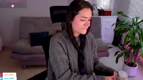 Luisa    online show from February 2025 08:20:02 PM