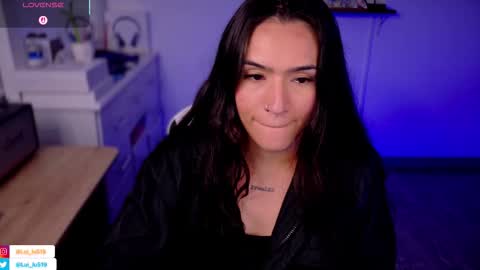 Luisa    online show from September 2025 09:52:02 PM