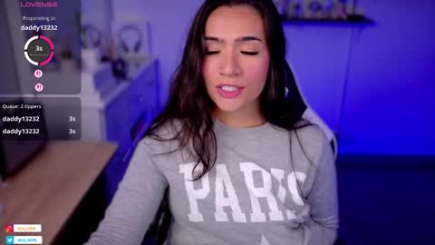 Luisa    online show from October 2025 07:36:02 PM