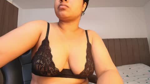Snapshot of soynerea chatting on June 2026 01:18:01 AM online show from June 2026 01:18:01 AM