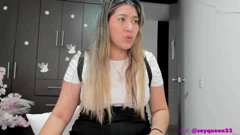 Snapshot of soyqeen chatting on December 2024 02:04:01 AM SoyQueen online show from December 2024 02:04:01 AM