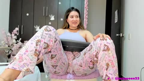 Snapshot of soyqeen chatting on January 2025 08:00:01 AM SoyQueen online show from January 2025 08:00:01 AM