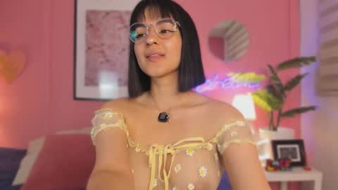 Snapshot of soysaraa_ chatting on October 2025 05:55:02 AM Aleja online show from October 2025 05:55:02 AM