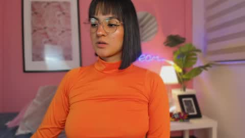 Snapshot of soysaraa_ chatting on May 2026 05:01:02 AM Aleja online show from May 2026 05:01:02 AM