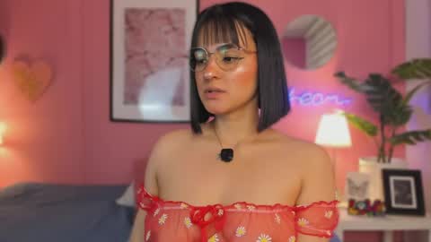 Snapshot of soysaraa_ chatting on May 2026 05:03:01 AM Aleja online show from May 2026 05:03:01 AM