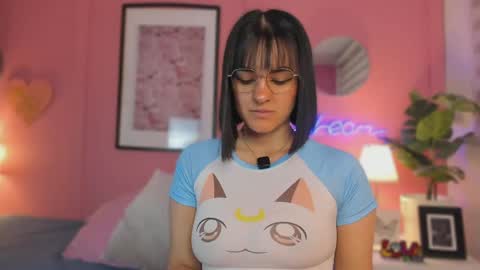 Snapshot of soysaraa_ chatting on June 2026 05:03:02 AM Aleja online show from June 2026 05:03:02 AM