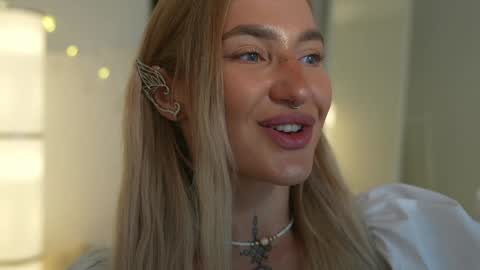 Snapshot of sparks__daisy chatting on December 2024 03:44:02 PM DAISY online show from December 2024 03:44:02 PM