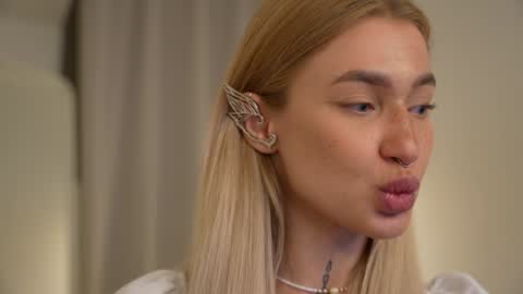 Snapshot of sparks__daisy chatting on December 2024 02:52:01 PM DAISY online show from December 2024 02:52:01 PM