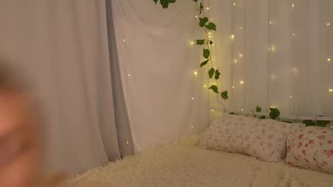 Snapshot of sparks__daisy chatting on January 2025 12:30:01 PM DAISY online show from January 2025 12:30:01 PM