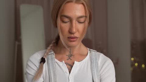 Snapshot of sparks__daisy chatting on February 2025 03:31:02 PM DAISY online show from February 2025 03:31:02 PM