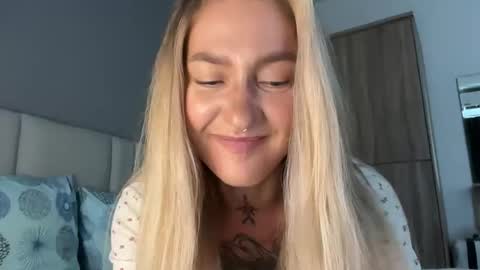 Snapshot of sparks__daisy chatting on September 2025 07:08:01 AM DAISY online show from September 2025 07:08:01 AM