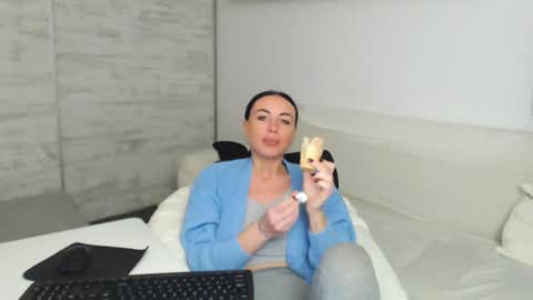 Carla online show from December 2024 04:14:01 PM