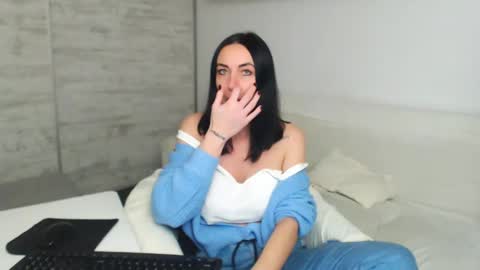 Carla online show from December 2024 03:35:01 PM