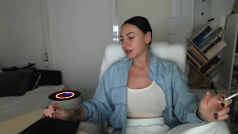 Carla online show from October 2025 04:48:01 PM