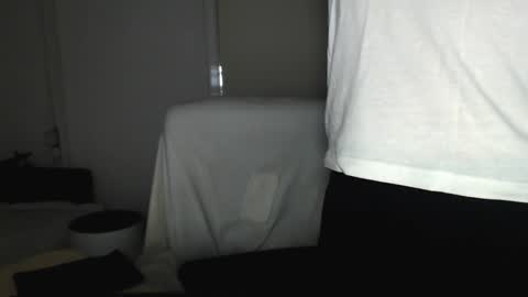 Carla online show from October 2025 03:00:01 PM