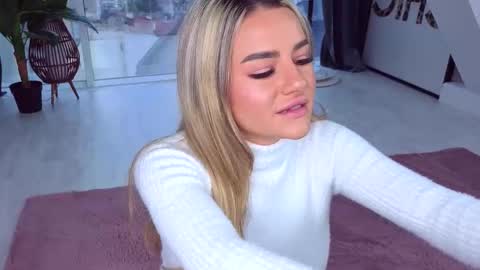 Anna online show from October 2025 09:39:02 AM