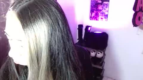 Snapshot of squirt_charlotte chatting on October 2025 02:06:01 PM HELLO WELCOME MY NAME IS CHARLOTTE OY A NEW GIRL online show from October 2025 02:06:01 PM