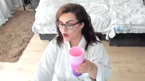 Kim online show from September 2025 01:00:01 PM