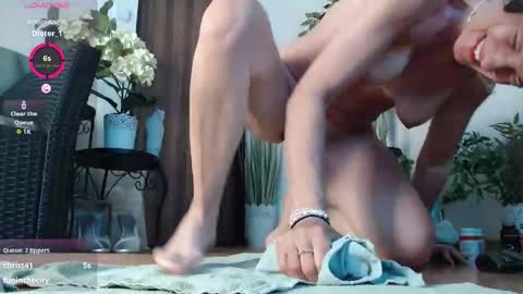 Snapshot of squirtmanica chatting on May 2026 05:12:01 AM Monica online show from May 2026 05:12:01 AM