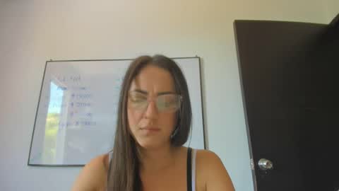Snapshot of squirttati33 chatting on September 2025 03:46:01 PM Tati online show from September 2025 03:46:01 PM