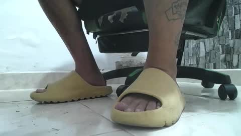 Snapshot of srfindomfeet_ chatting on June 2026 12:08:01 AM sr master cum its my old account online show from June 2026 12:08:01 AM