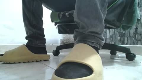 Snapshot of srfindomfeet_ chatting on June 2026 07:39:01 AM sr master cum its my old account online show from June 2026 07:39:01 AM