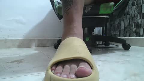Snapshot of srfindomfeet_ chatting on June 2026 09:01:02 AM sr master cum its my old account online show from June 2026 09:01:02 AM