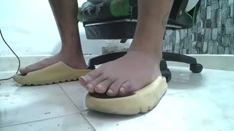 Snapshot of srfindomfeet_ chatting on July 2026 09:07:02 PM sr master cum its my old account online show from July 2026 09:07:02 PM
