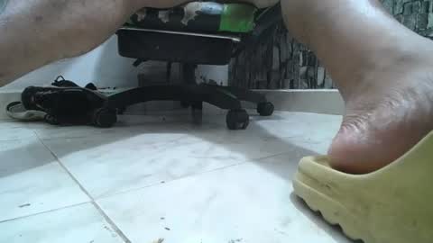 Snapshot of srfindomfeet_ chatting on July 2026 09:13:01 AM sr master cum its my old account online show from July 2026 09:13:01 AM