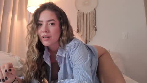 Snapshot of srta__sophie chatting on January 2025 11:00:01 PM Sophie 3 online show from January 2025 11:00:01 PM